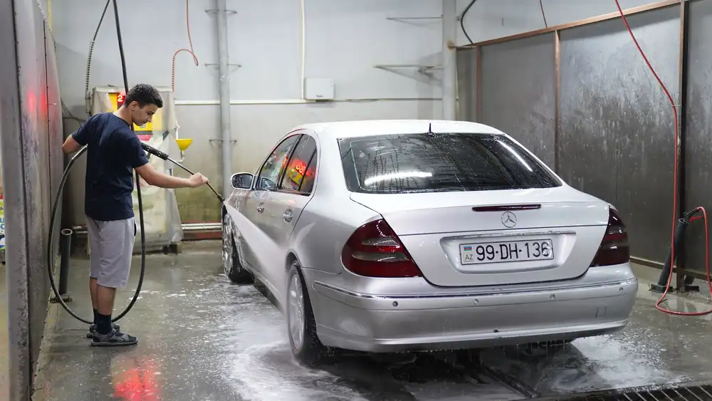 Prélavage : mousse, canon à mousse et snow foam